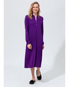 ثياب النوم الأرجواني بالأزرار بأكمام مطرزة للنساء من مودال