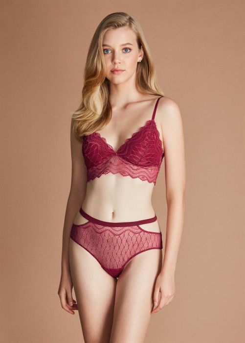 BURGUNDY BARBARA SHORTIE